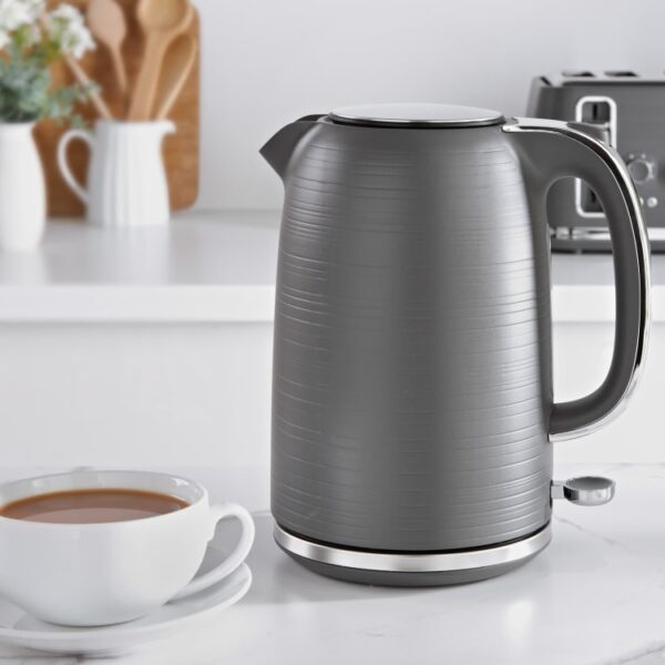 Goodmans Stripe Fast-Boiling Kettle 1.7L